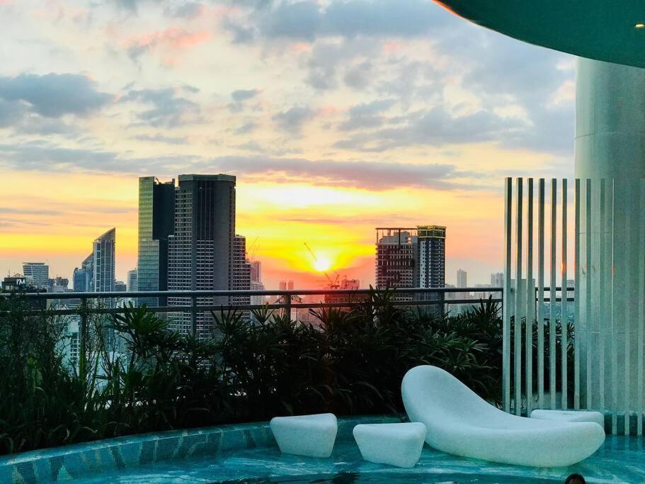 Acqua Private Residence Livingstone Tower Condo Unit With Free Wifi Manila Exteriér fotografie